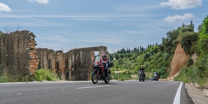 Motard sur les routes du Maestrat lors d'une précédente sortie