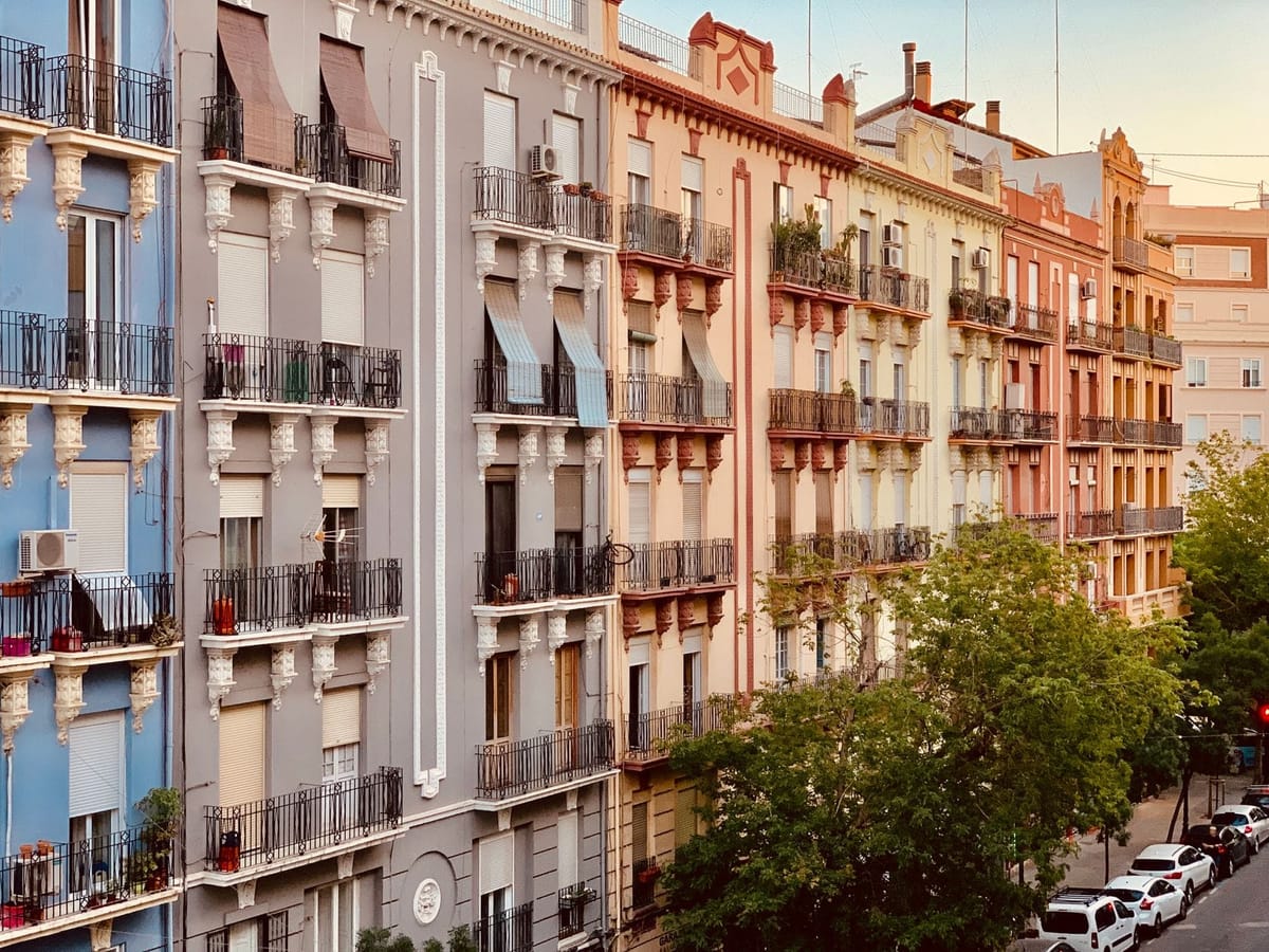 Los 8 barrios de Valencia donde soltar las maletas