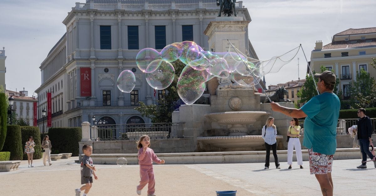 Le regard français : les enfants partout, la fête et le bruit