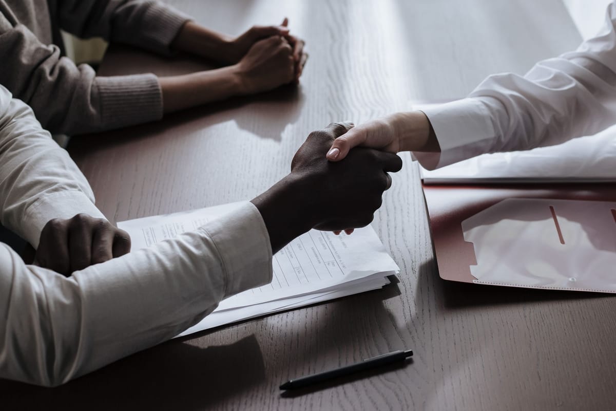 Lire une offre d'emploi à Valencia : salaire, convention et avantages