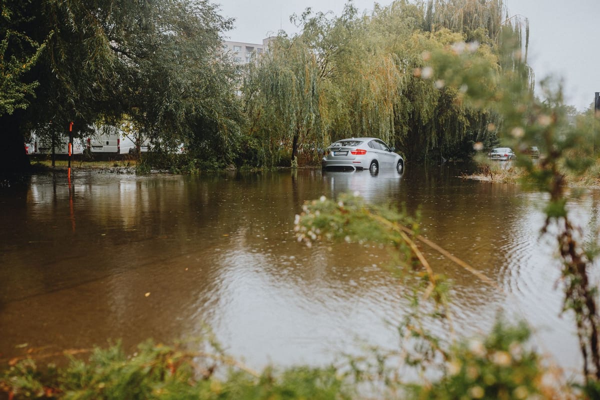 Bilbao floods: 150 incidents as storm hits old town