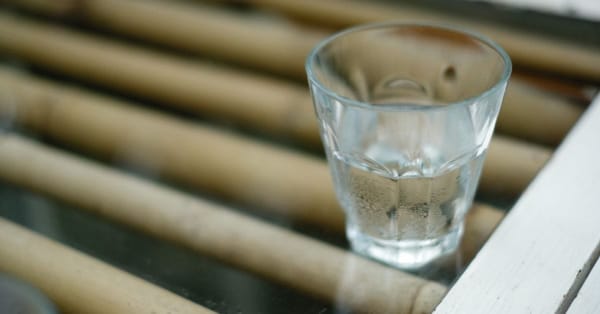 L'eau du robinet à Valencia : goût, calcaire et ce que ça change pour ta peau