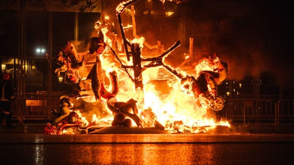 14 artisti dipingono il fuoco di Paterna fino al 30 agosto