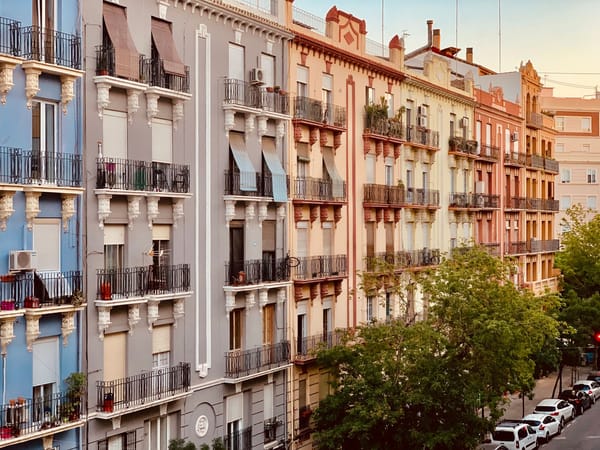 Pièges de l'achat immobilier à Valencia : les 9 vérifications en 2026